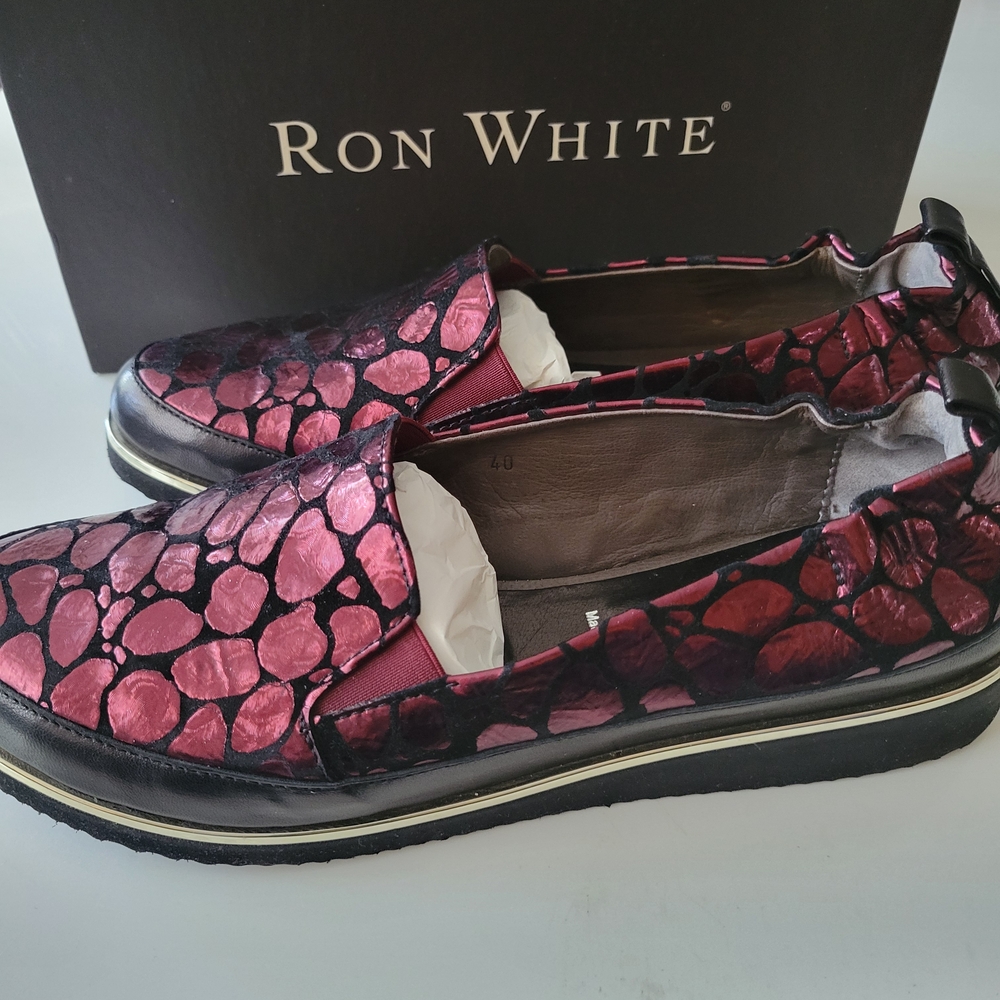 Ron White Women's Pink and Black Loafers L/N